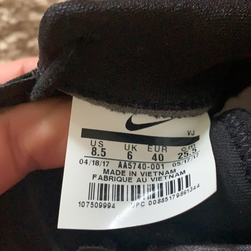 Nike Black and White Low-Top Athletic Sneakers - Picture 7 of 12